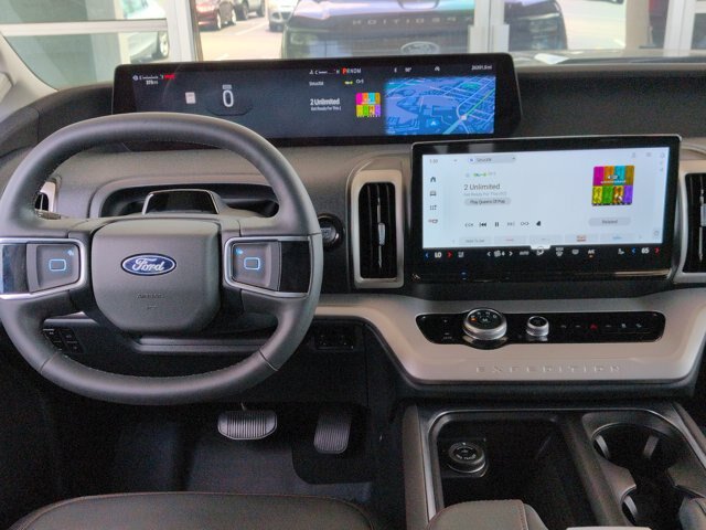 Certified 2025 Ford Expedition Active AWD/4WD image 28