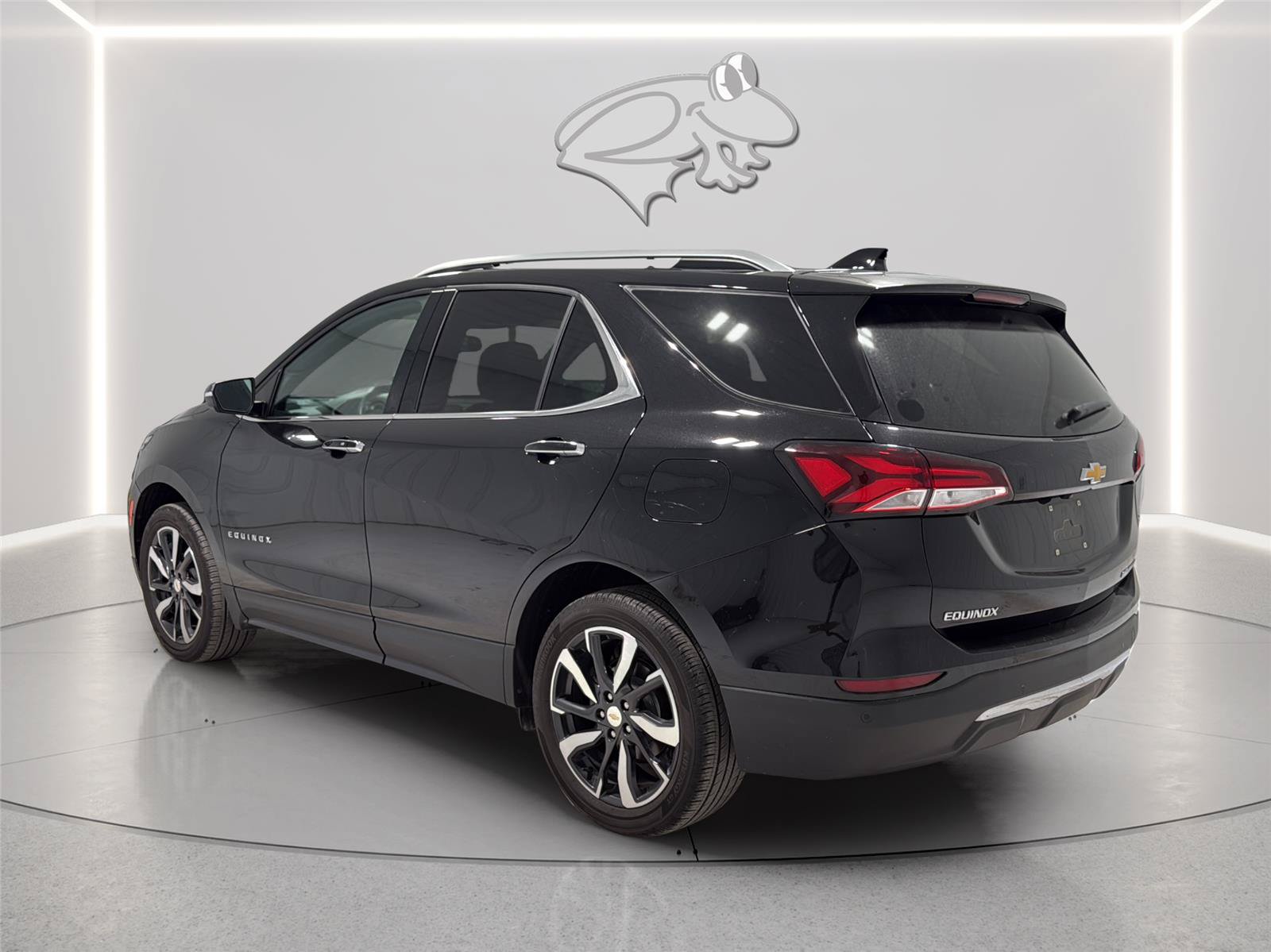 Used 2023 Chevrolet Equinox Premier AWD/4WD image 3