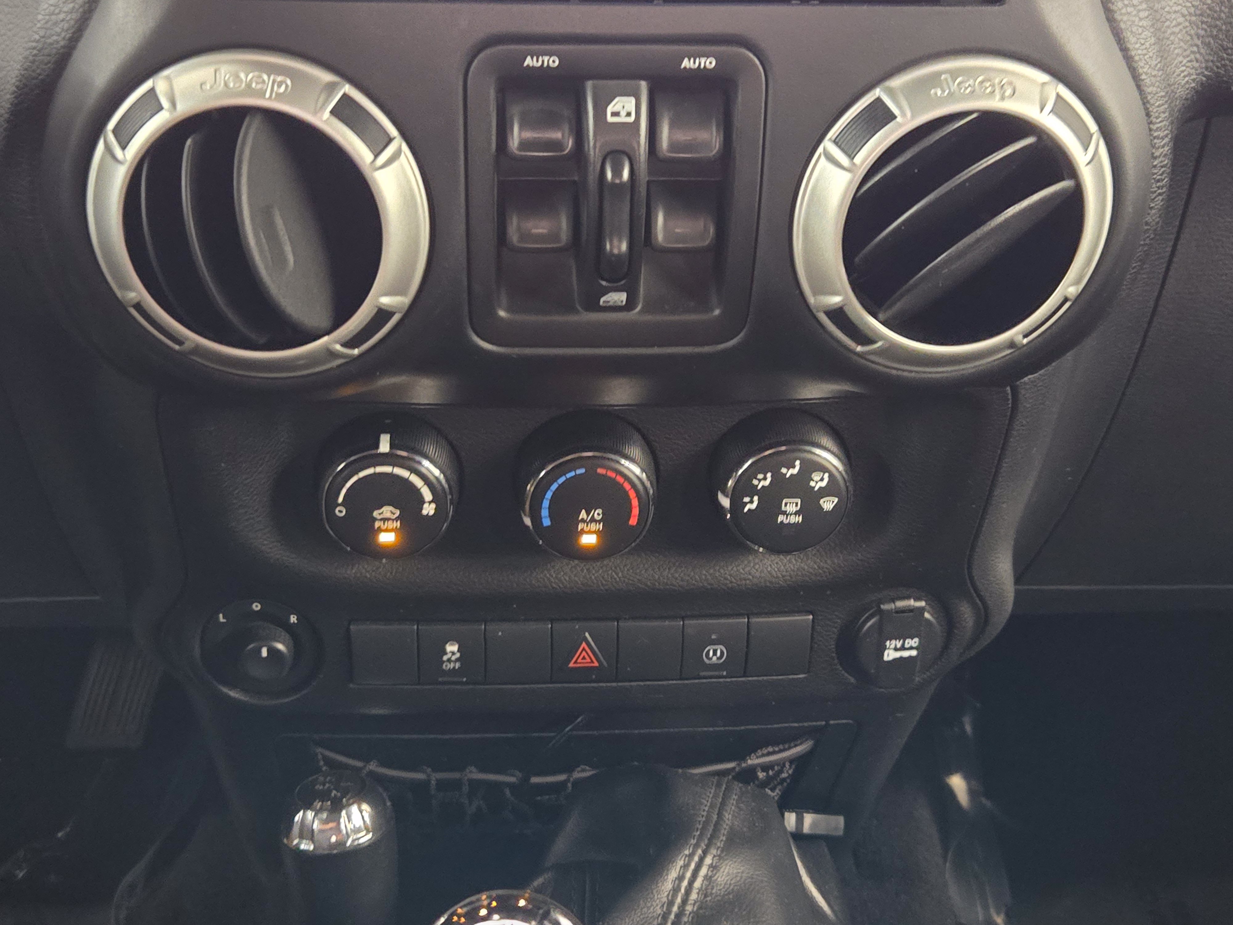 Used 2017 Jeep Wrangler Unlimited Rubicon w/ Connectivity Group AWD/4WD image 20