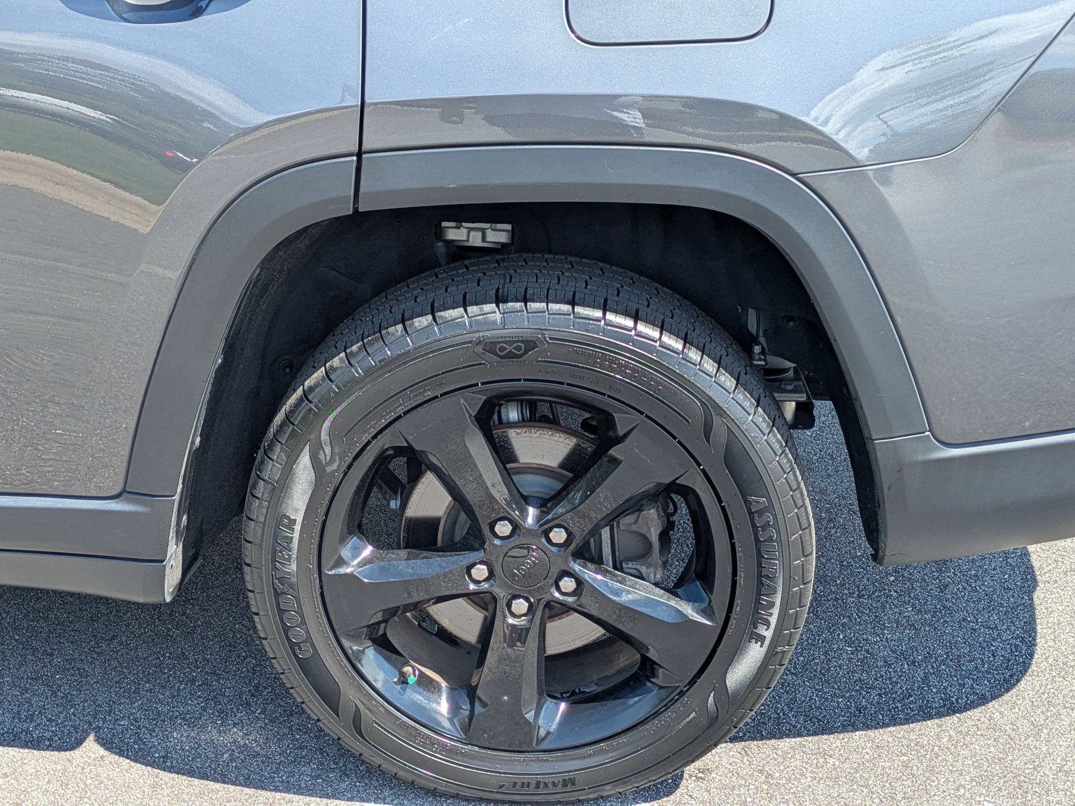 Used 2023 Jeep Grand Cherokee L Laredo AWD/4WD image 8