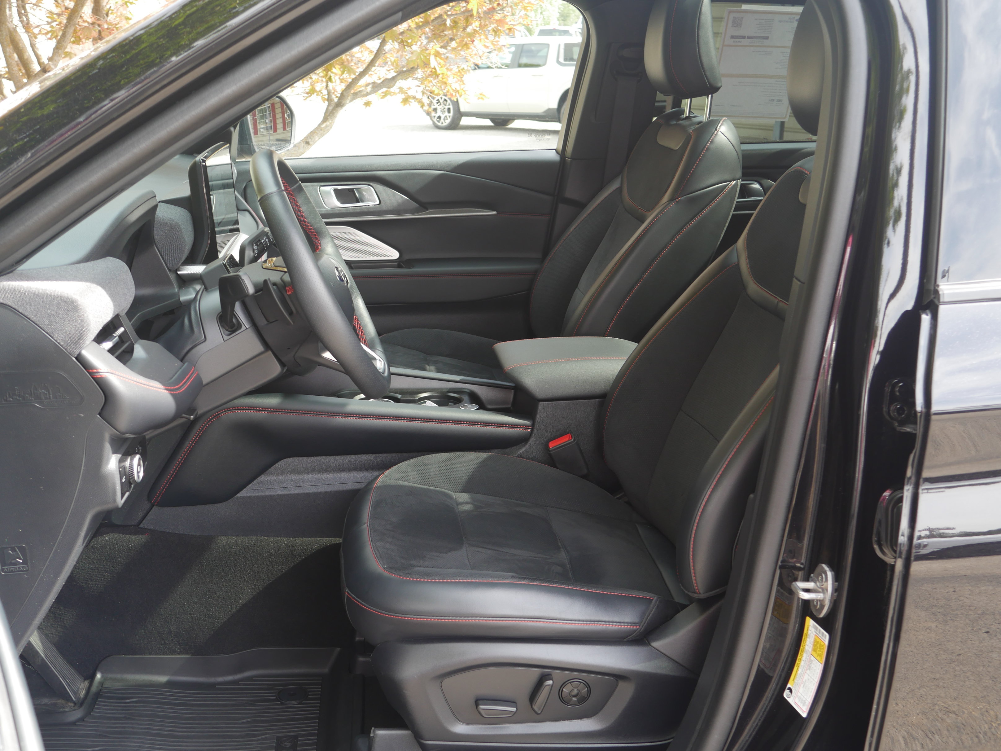 Certified 2025 Ford Explorer ST AWD/4WD image 3