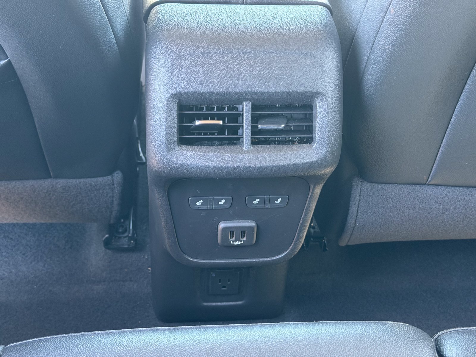 Used 2023 Chevrolet Equinox Premier AWD/4WD image 14