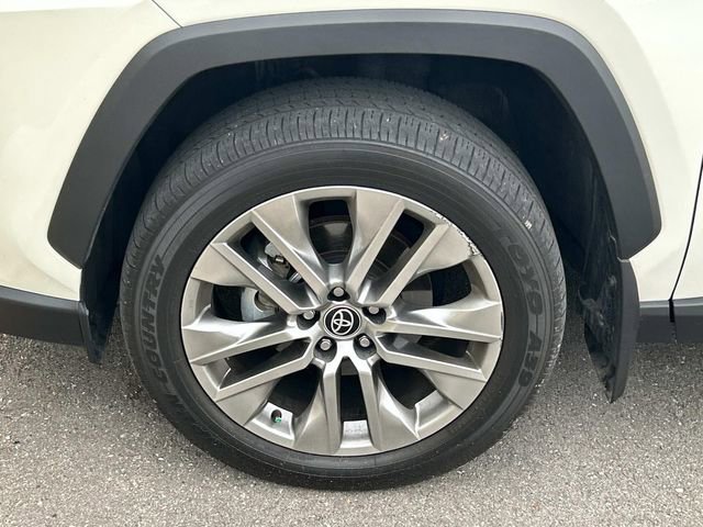 Used 2022 Toyota RAV4 XLE Premium AWD/4WD image 10