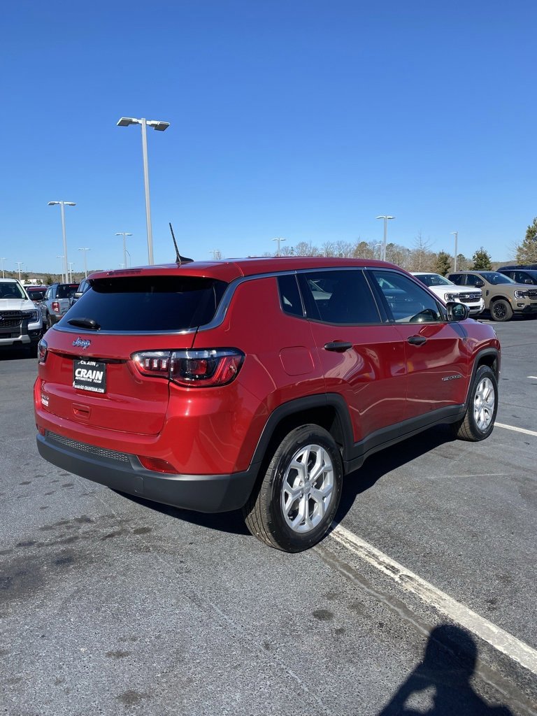 Used 2024 Jeep Compass Sport image 5