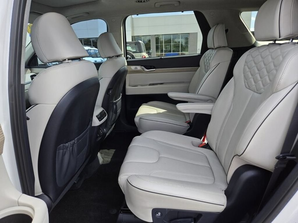 Used 2022 Hyundai Palisade Limited FWD image 13