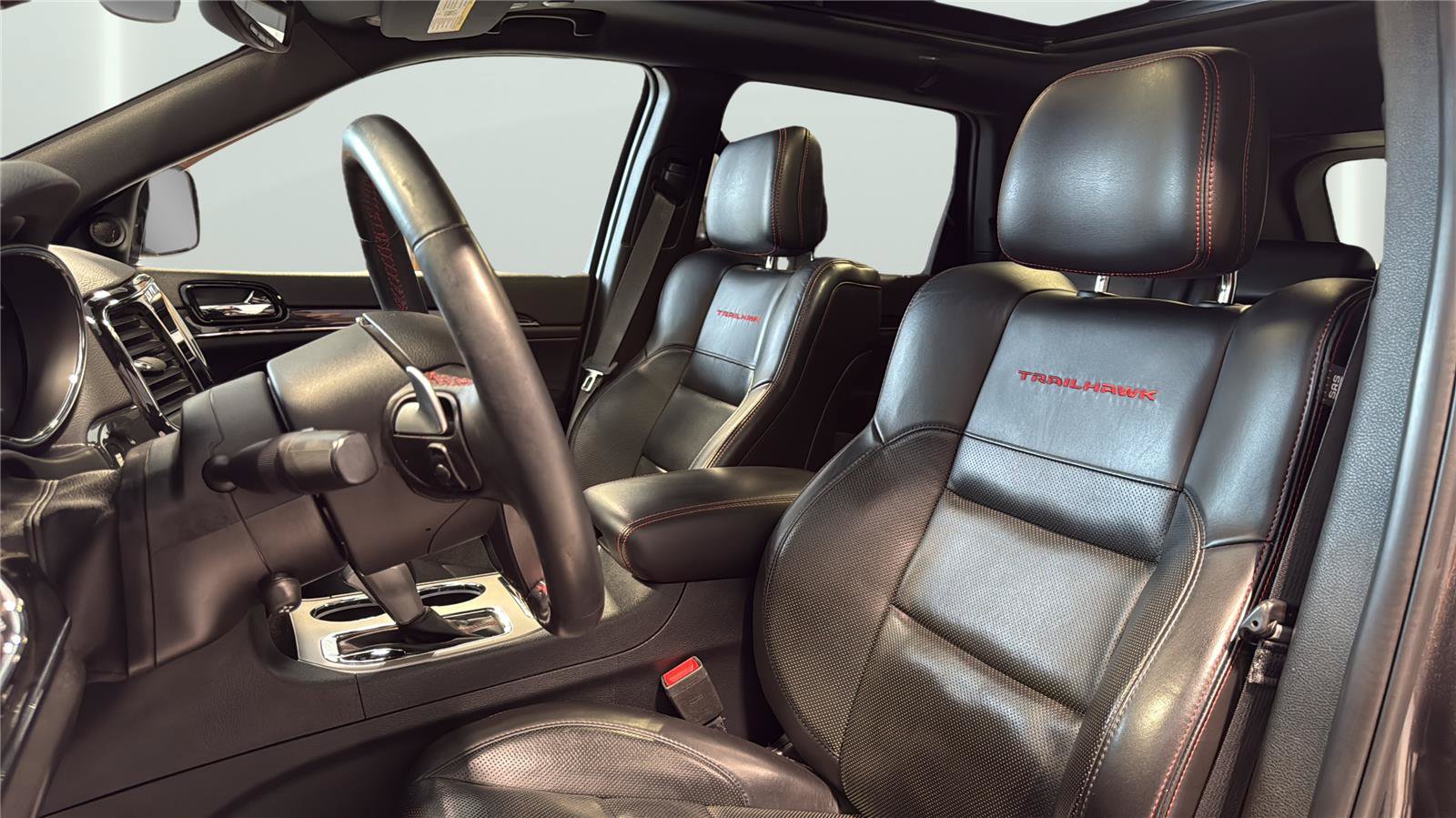 Used 2019 Jeep Grand Cherokee Trailhawk w/ Trailhawk Luxury Group AWD/4WD image 10