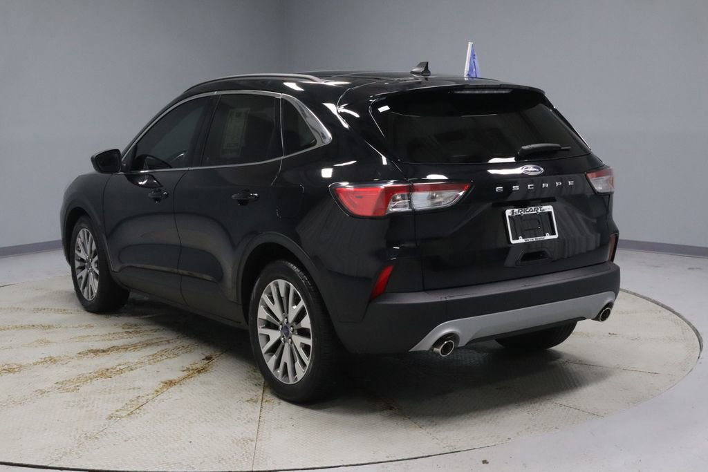 Certified 2022 Ford Escape Titanium image 3