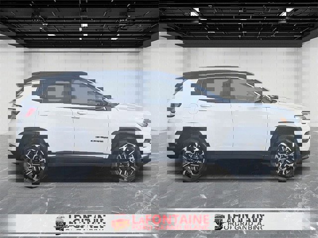 Used 2023 Jeep Compass Limited image 2