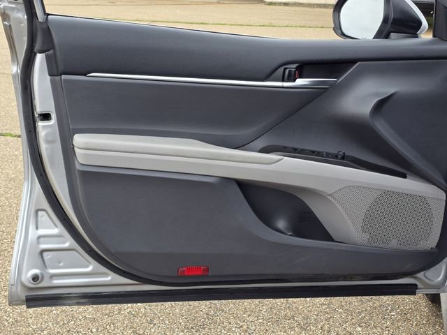 Used 2022 Toyota Camry LE image 13