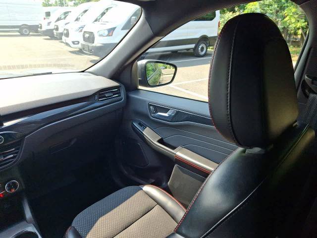 Certified 2024 Ford Escape ST-Line AWD/4WD image 11