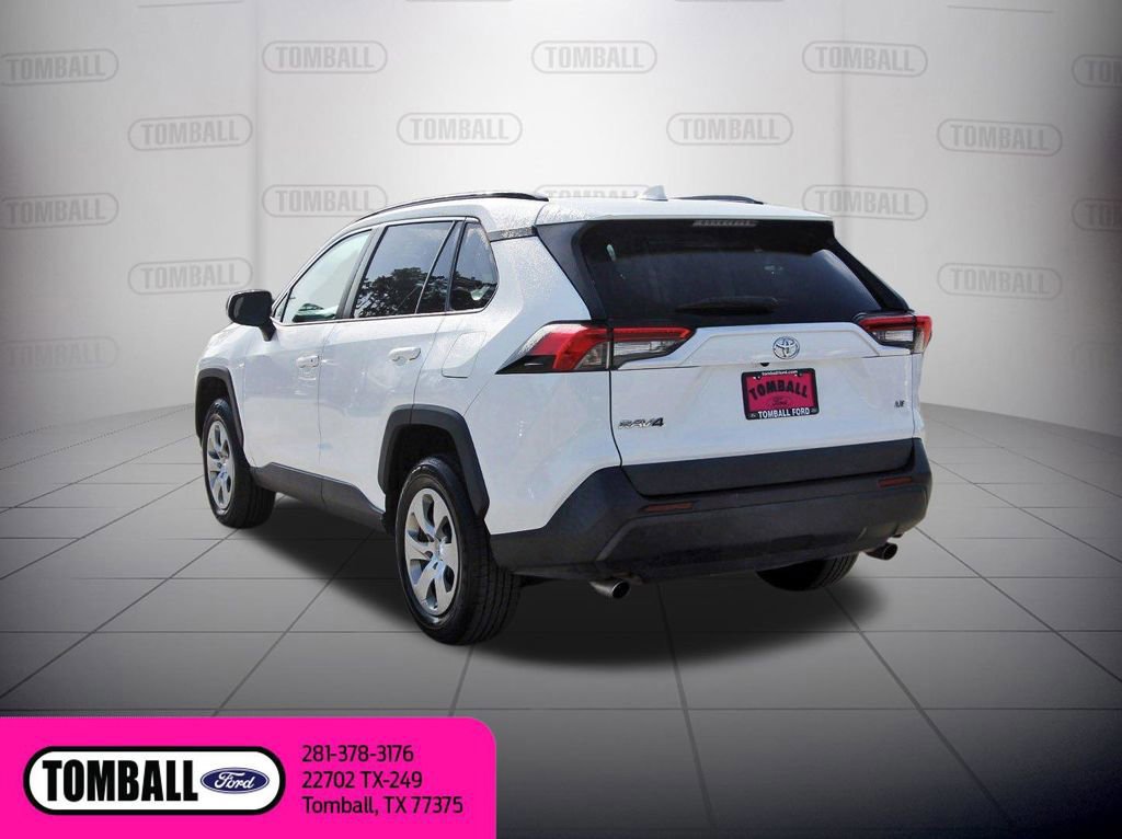 Used 2021 Toyota RAV4 LE FWD image 3