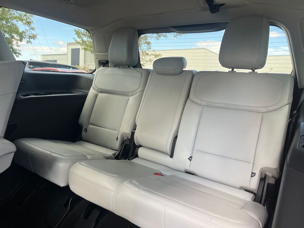 Certified 2025 Ford Expedition Platinum w/ Driver's Package AWD/4WD image 18