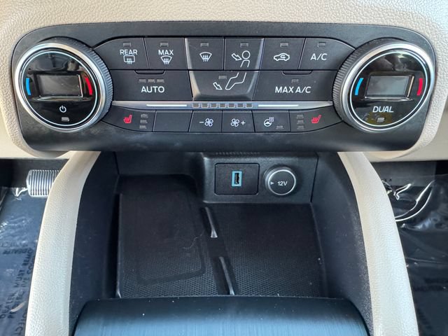 Certified 2020 Ford Escape Titanium w/ Titanium Premium Package 2.0 AWD/4WD image 28