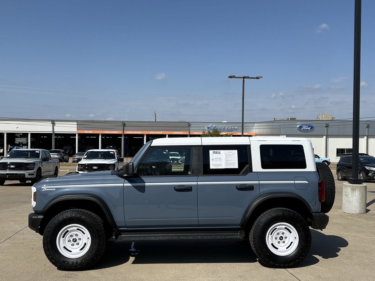 Certified 2025 Ford Bronco Heritage Edition AWD/4WD image 3