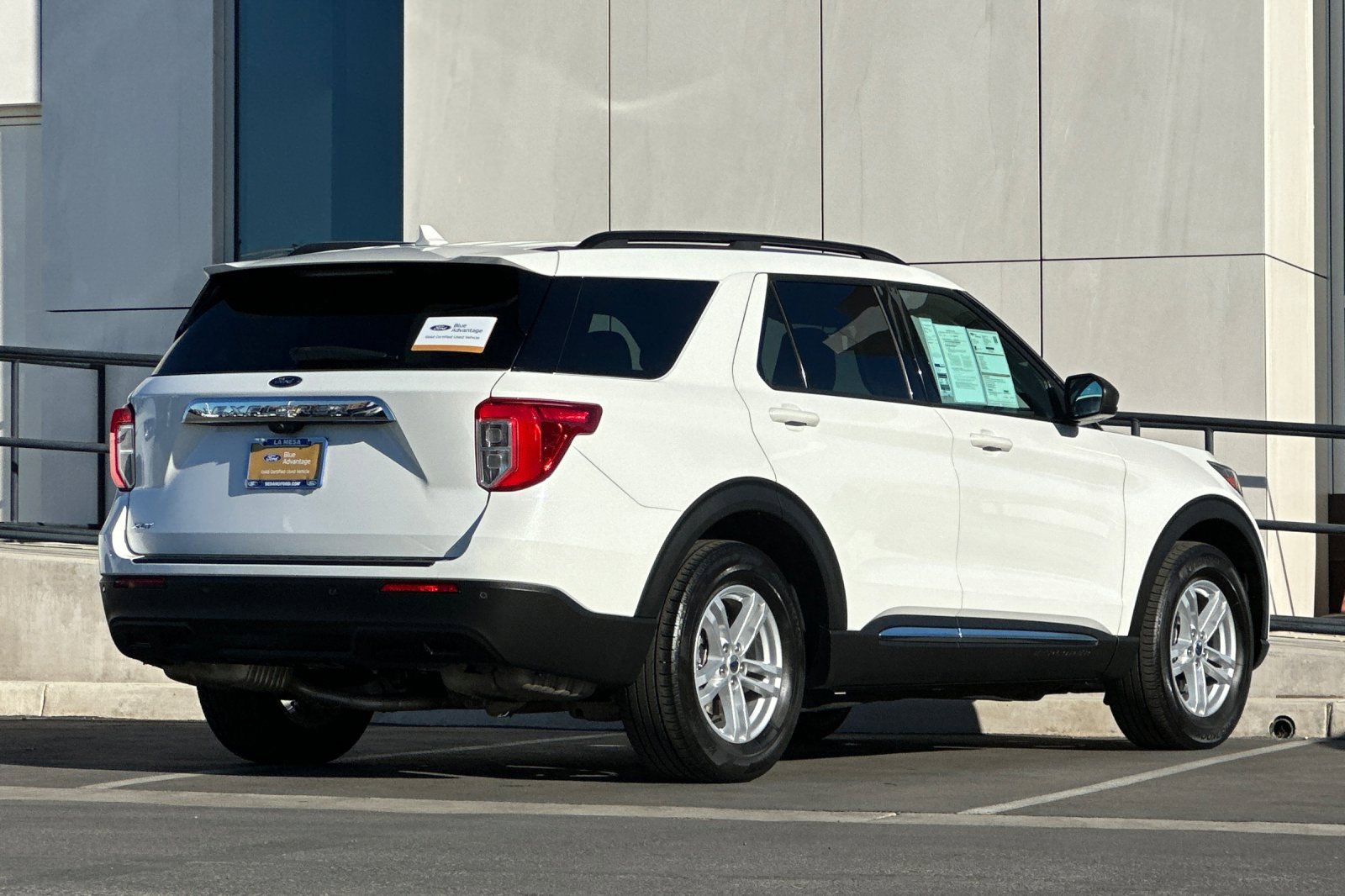 Certified 2022 Ford Explorer XLT image 3