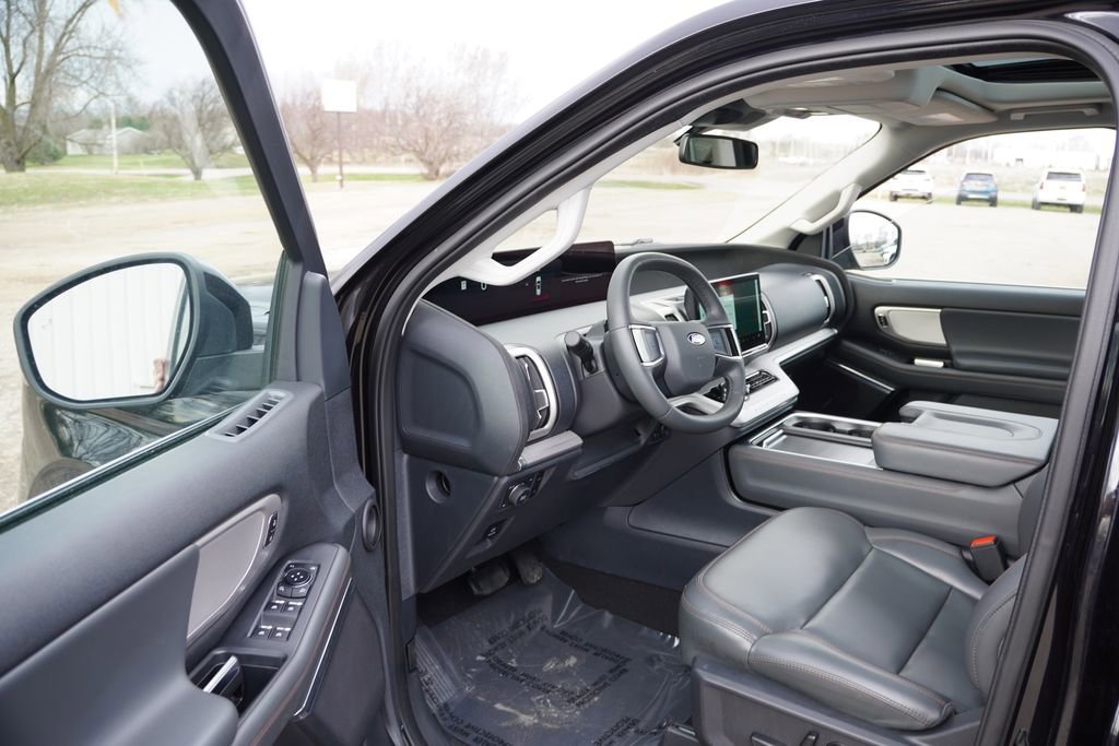 Certified 2025 Ford Expedition Active AWD/4WD image 15