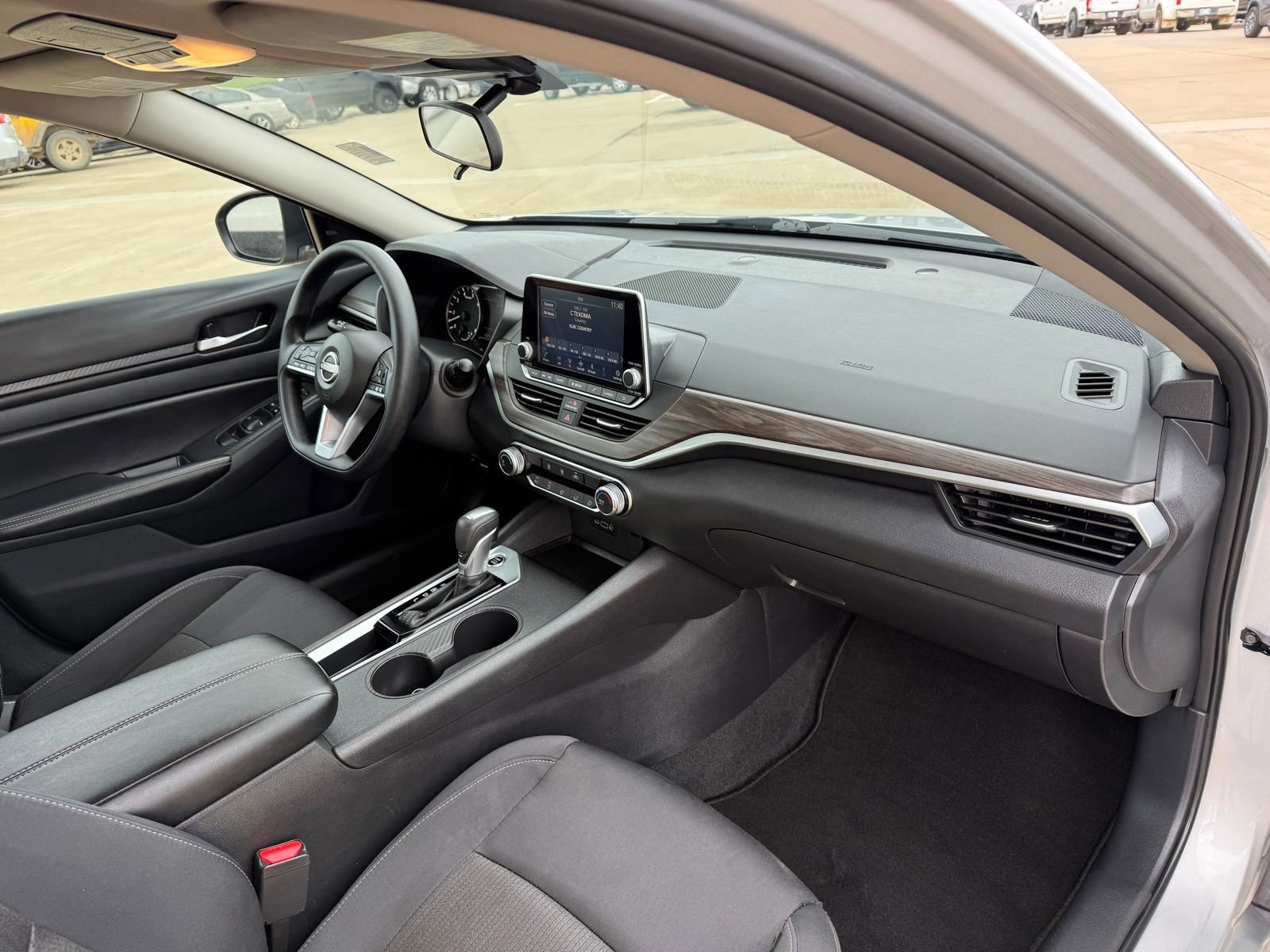 Used 2025 Nissan Altima 2.5 SV FWD image 17