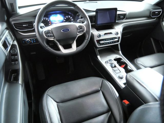 Certified 2020 Ford Explorer XLT w/ Equipment Group 202A image 4