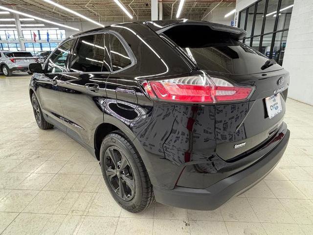 Certified 2024 Ford Edge SE image 3