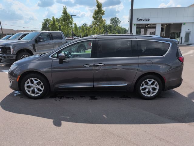 Used 2018 Chrysler Pacifica Touring-L Plus w/ Tire & Wheel Group FWD image 2