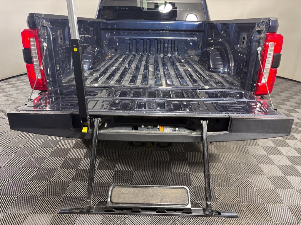 Certified 2024 Ford F250 Lariat w/ Lariat Ultimate Package AWD/4WD image 32