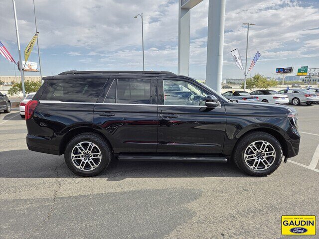 Certified 2025 Ford Expedition Active AWD/4WD image 8