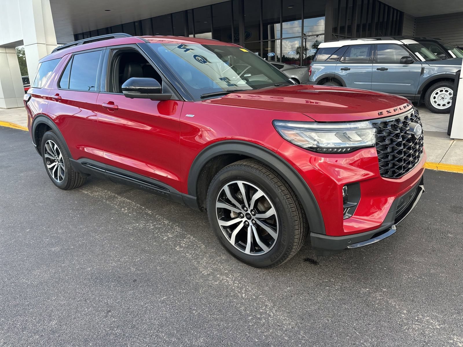 Certified 2025 Ford Explorer ST-Line w/ Premium Package RWD image 2