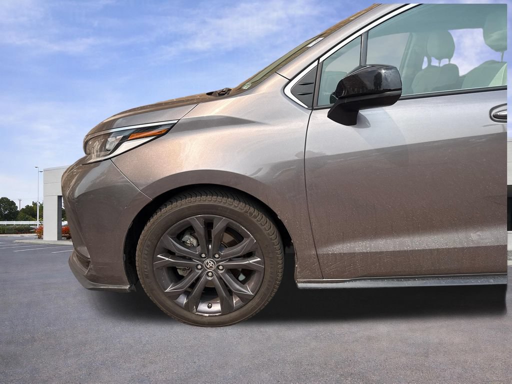 Used 2022 Toyota Sienna XSE w/ XSE Plus Package FWD image 35