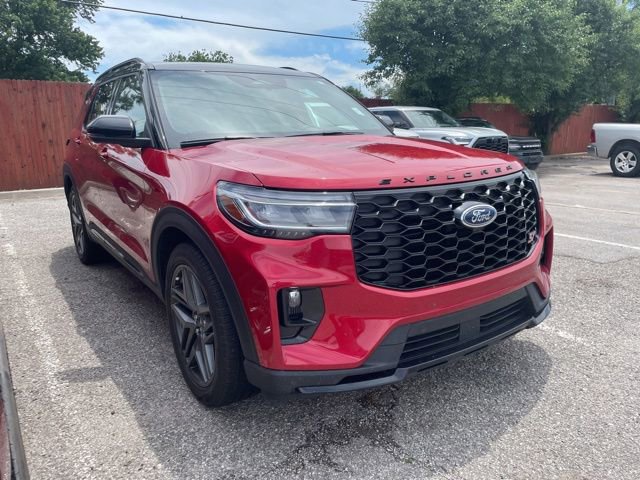 Certified 2025 Ford Explorer ST AWD/4WD image 4