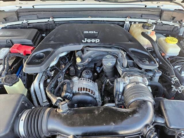 Used 2018 Jeep Wrangler Unlimited Sahara w/ Cold Weather Group image 22