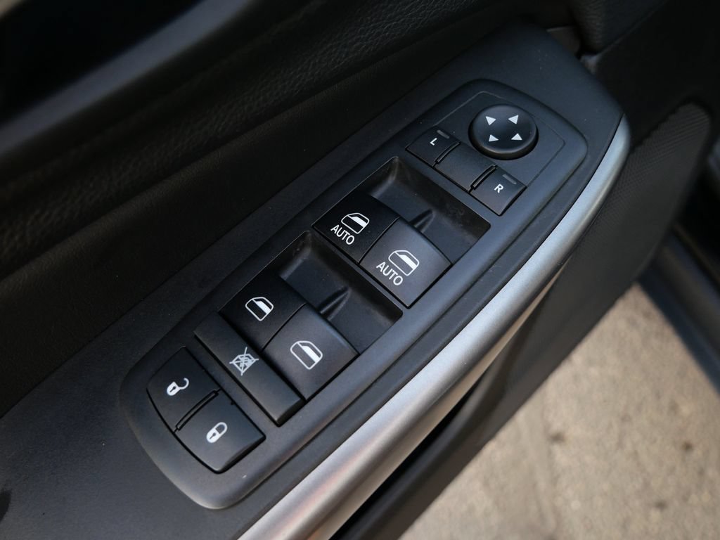 Used 2019 Jeep Cherokee Limited w/ Trailer Tow Group AWD/4WD image 13