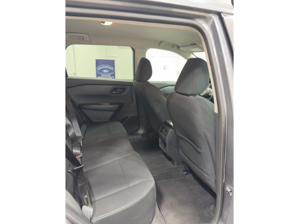 Used 2024 Nissan Rogue SV FWD image 25