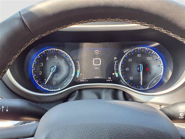 Used 2024 Chrysler Pacifica Touring-L FWD image 15