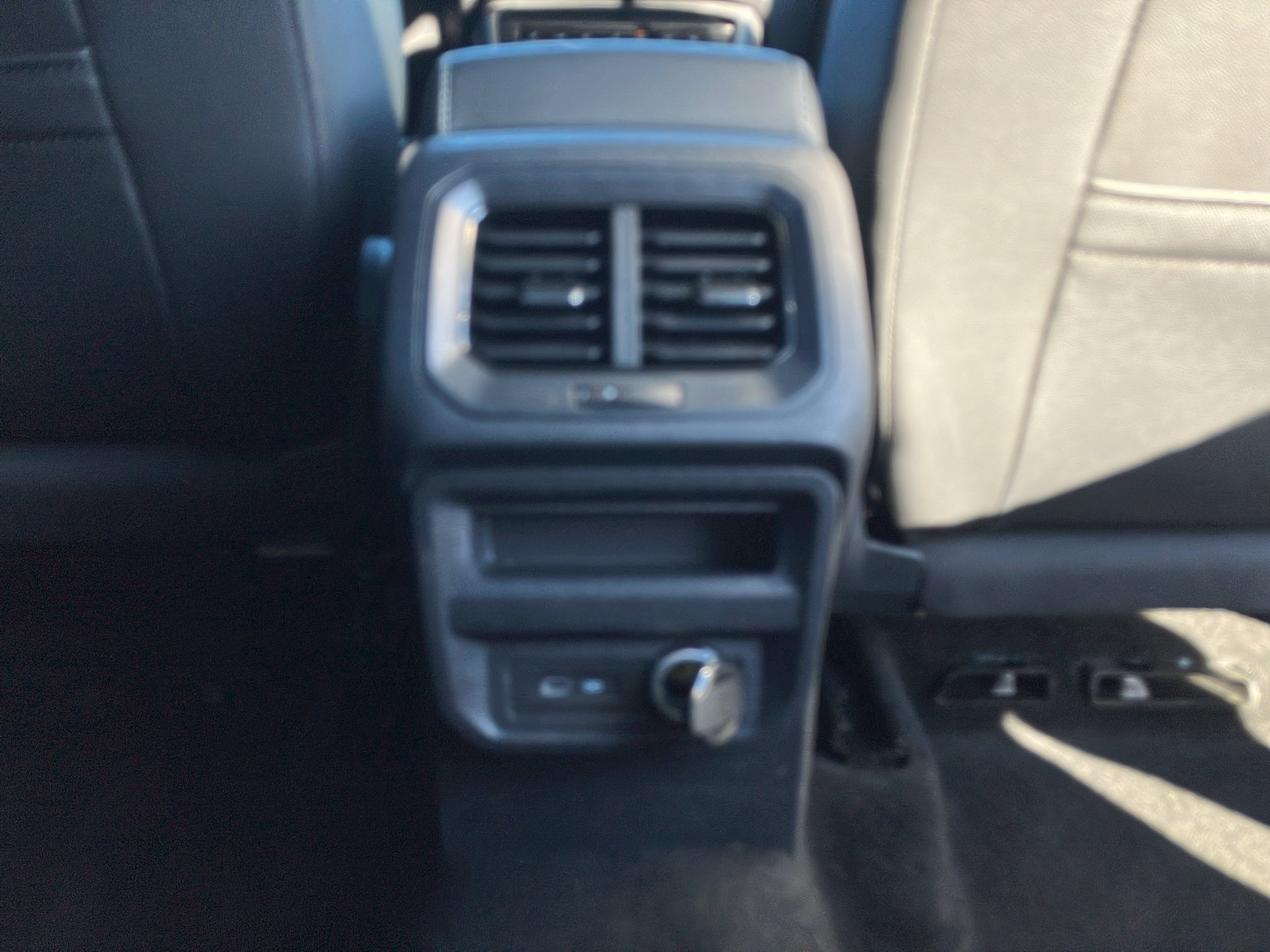 Used 2023 Volkswagen Tiguan SE R-Line FWD image 38