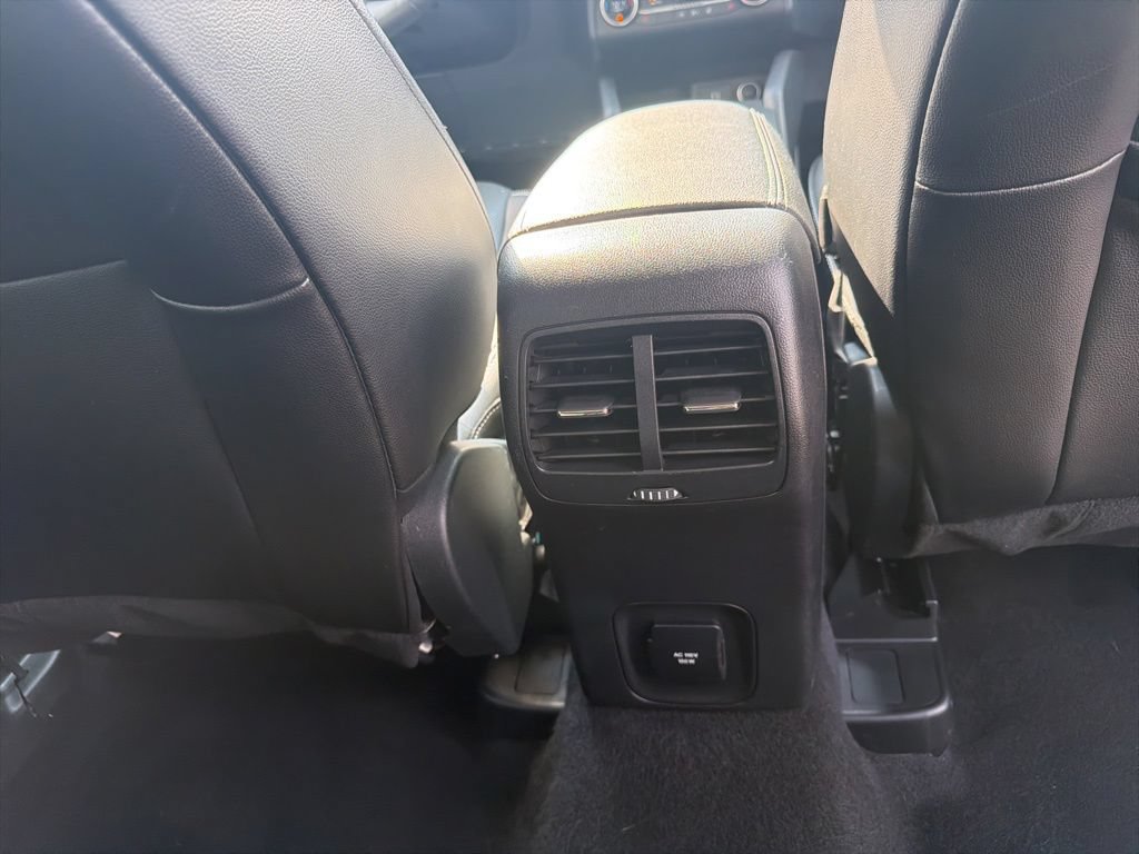 Certified 2020 Ford Escape Titanium w/ Titanium Premium Package 2.0 AWD/4WD image 47