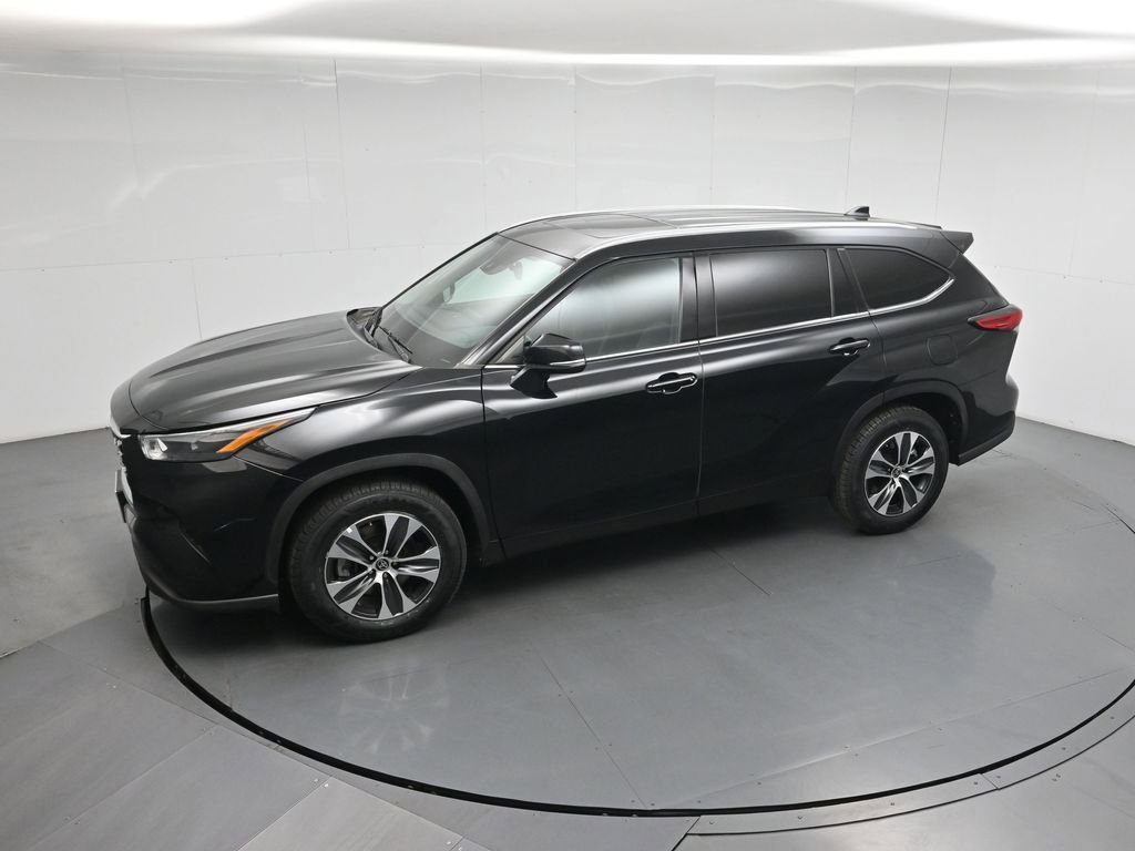Used 2022 Toyota Highlander XLE FWD image 46