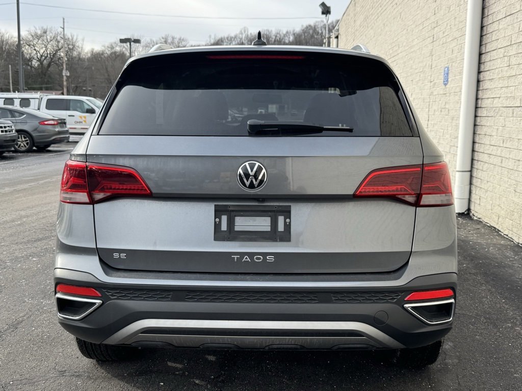 Used 2022 Volkswagen Taos SE w/ Panoramic Sunroof Package image 4