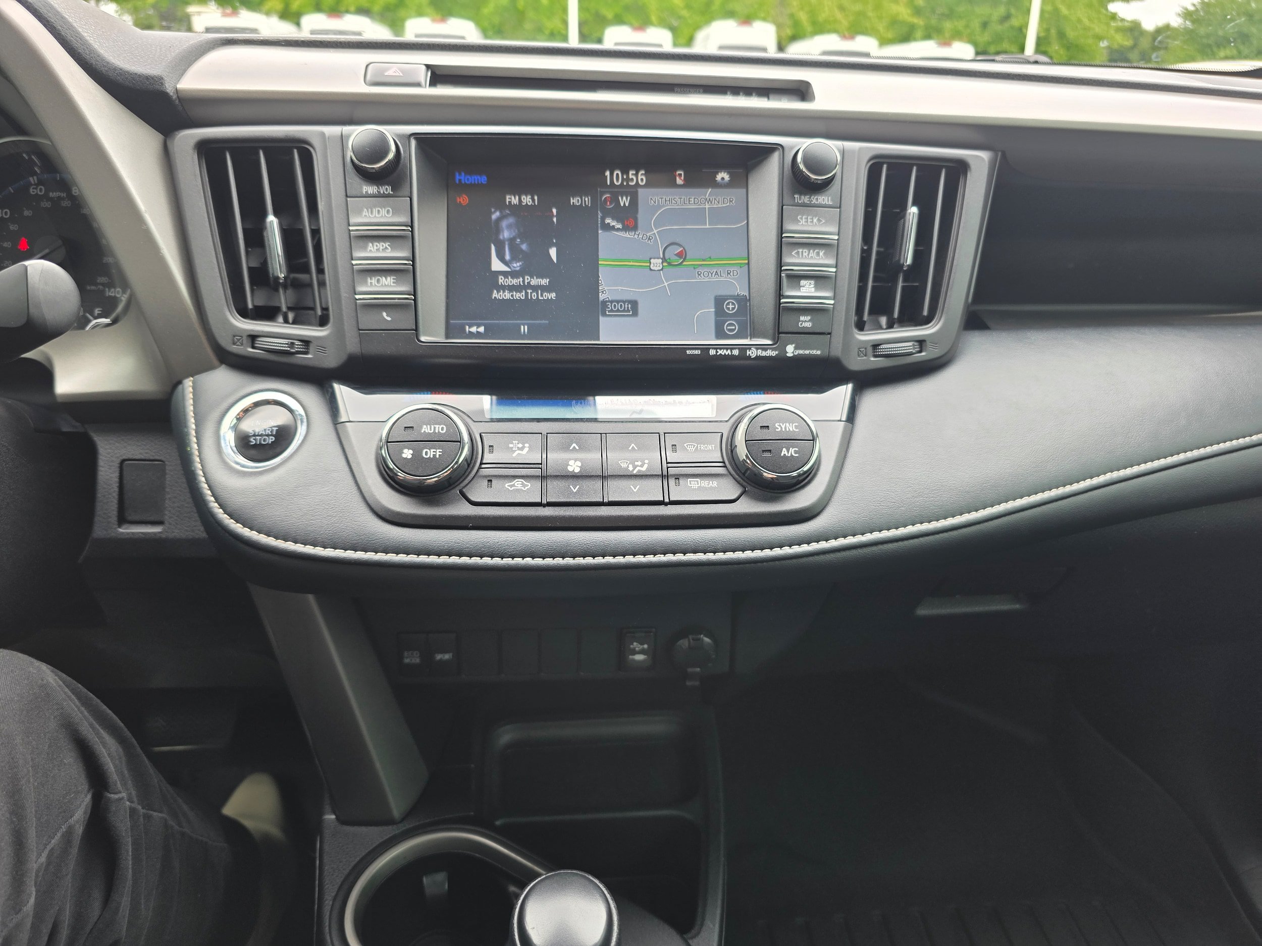 Used 2018 Toyota RAV4 XLE AWD/4WD image 12