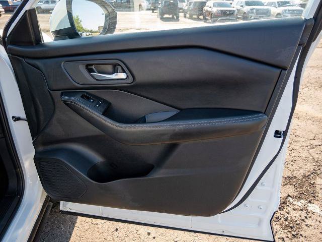 Used 2025 Nissan Rogue SV AWD/4WD image 18