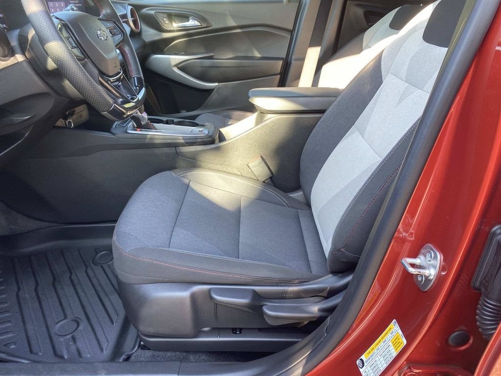 Used 2024 Chevrolet Trax RS w/ Driver Confidence Package FWD image 18