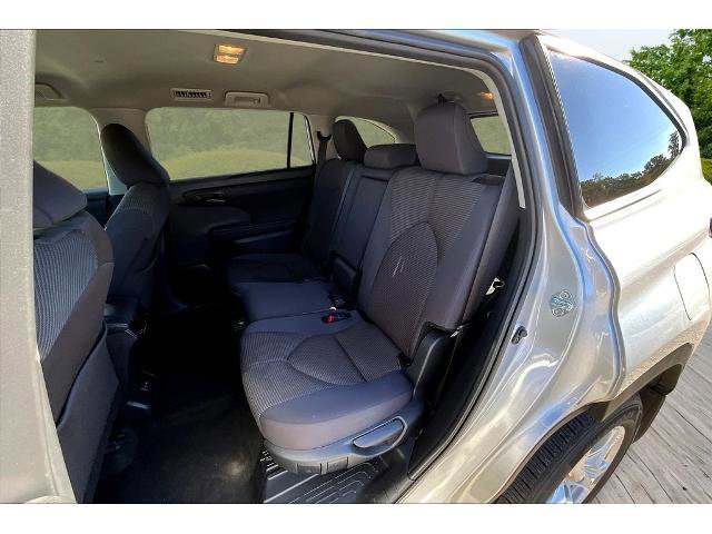 Used 2024 Toyota Highlander LE image 21