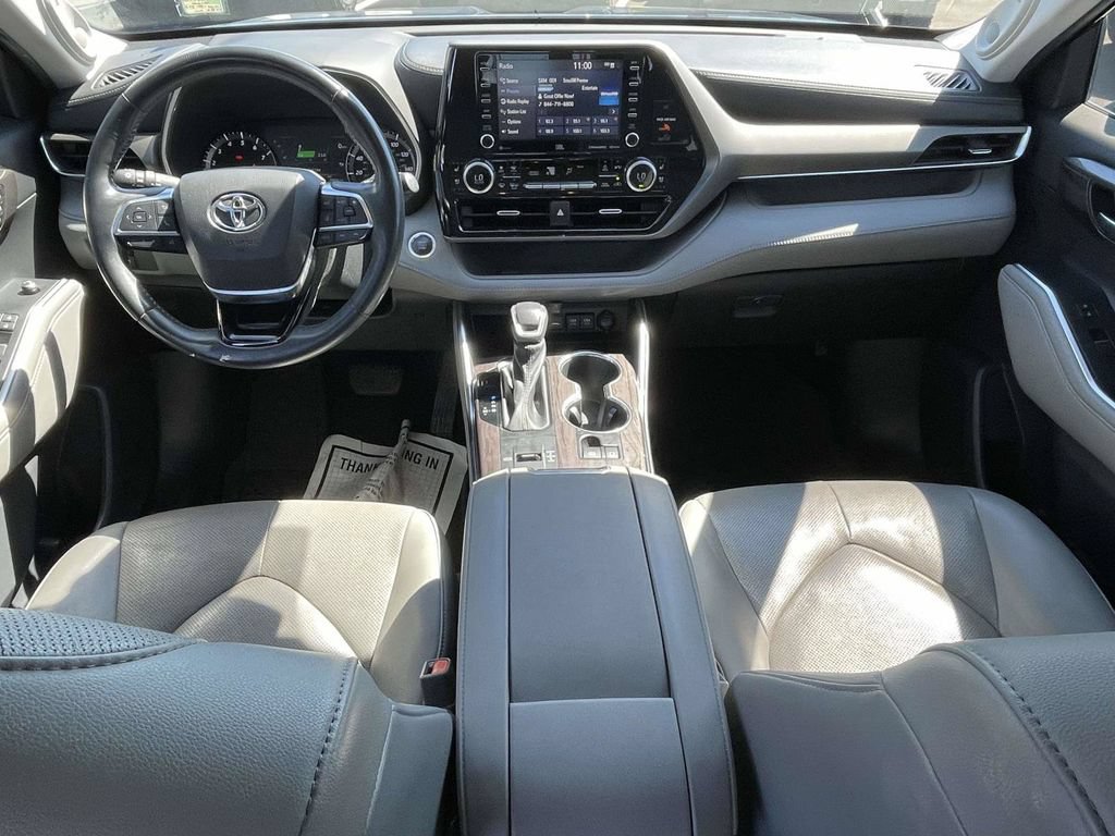 Used 2021 Toyota Highlander Limited FWD image 11