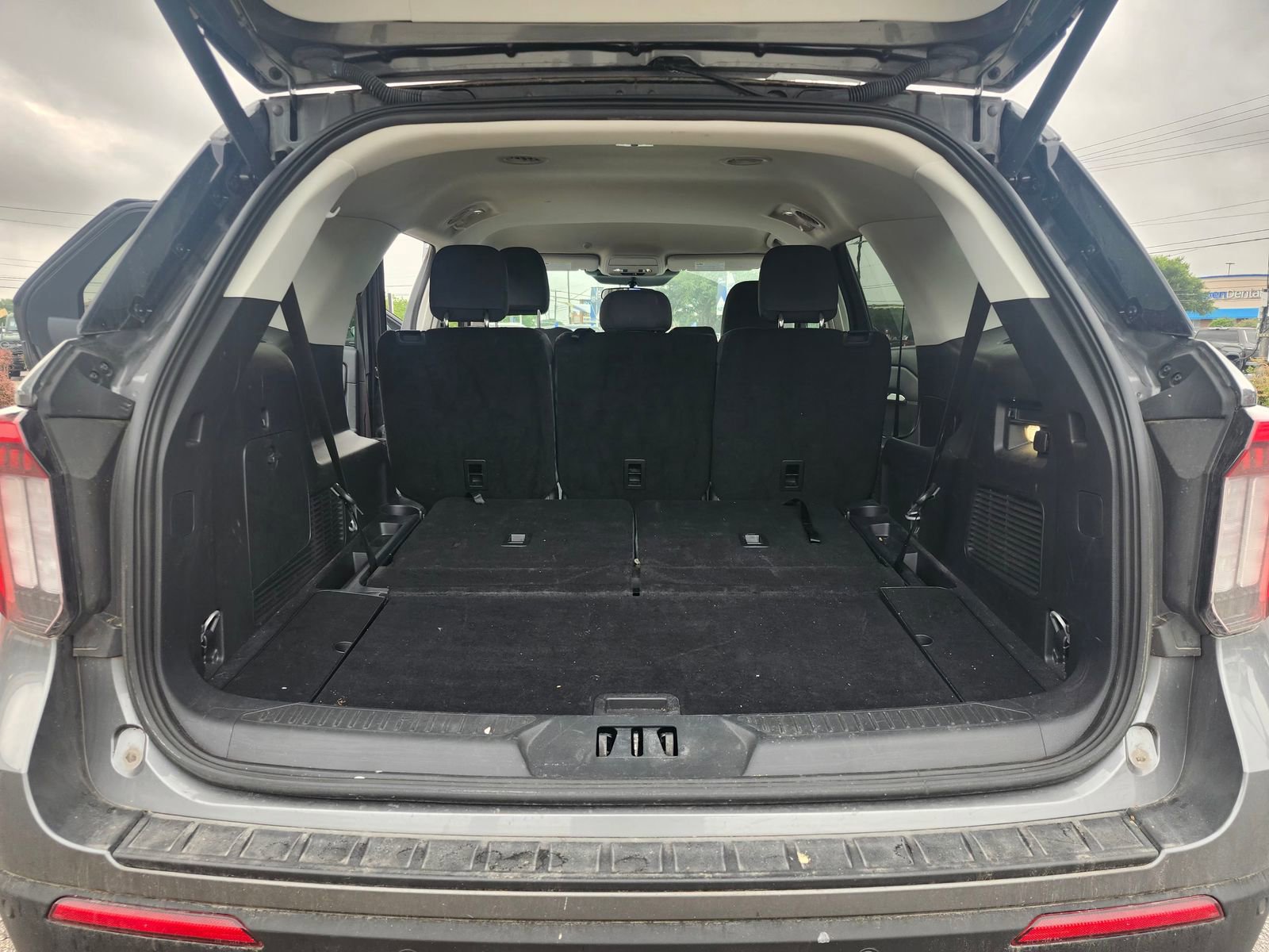 Certified 2025 Ford Explorer Active RWD image 11