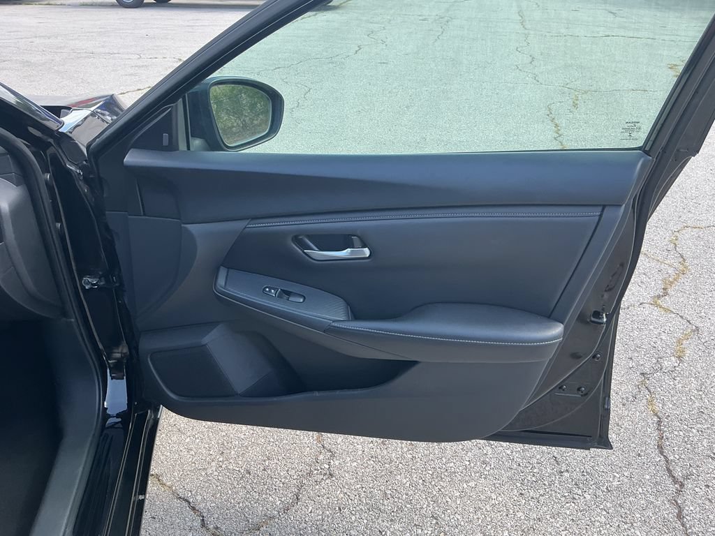 Used 2024 Nissan Sentra SV FWD image 17