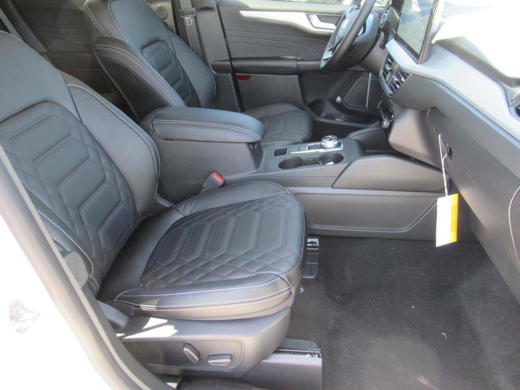 Certified 2024 Ford Escape PHEV w/ PHEV Premium Package image 11