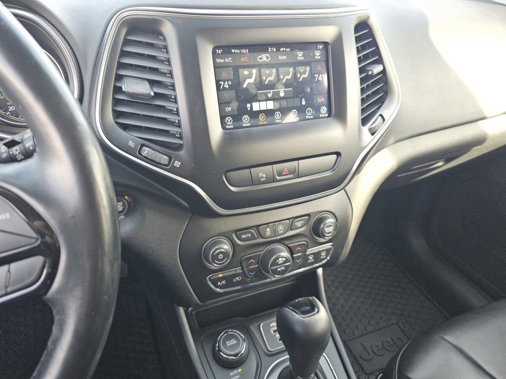 Used 2020 Jeep Cherokee Latitude Plus image 30