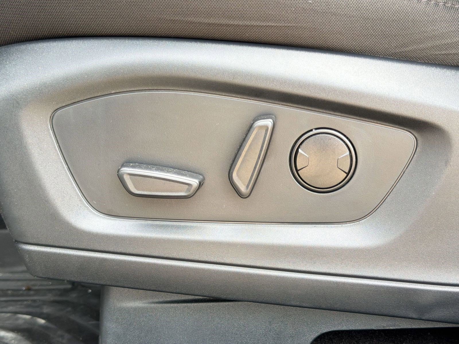 Certified 2024 Ford Explorer XLT RWD image 13