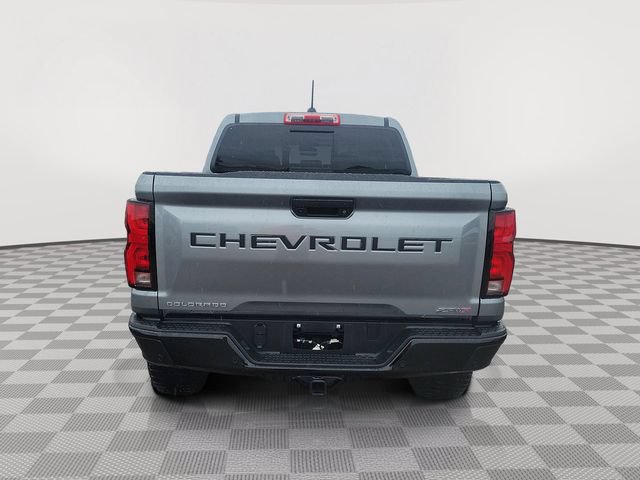Used 2025 Chevrolet Colorado ZR2 w/ Technology Package AWD/4WD image 4