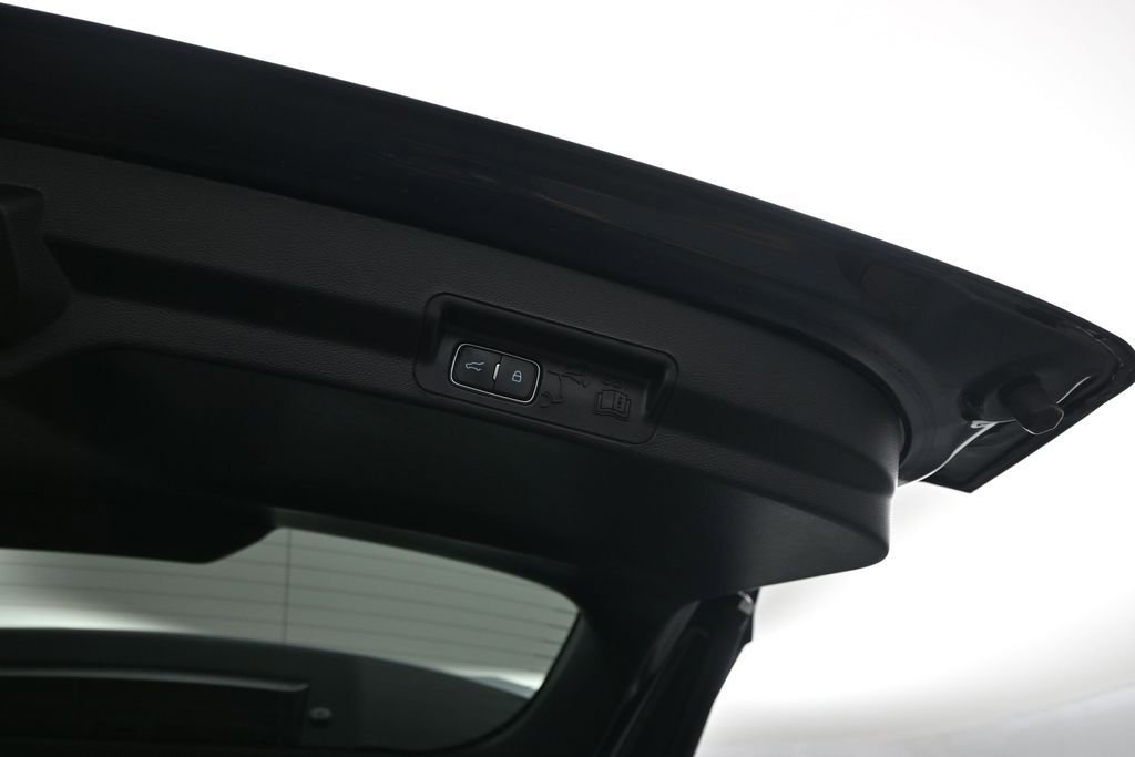 Certified 2023 Ford Explorer XLT RWD image 22