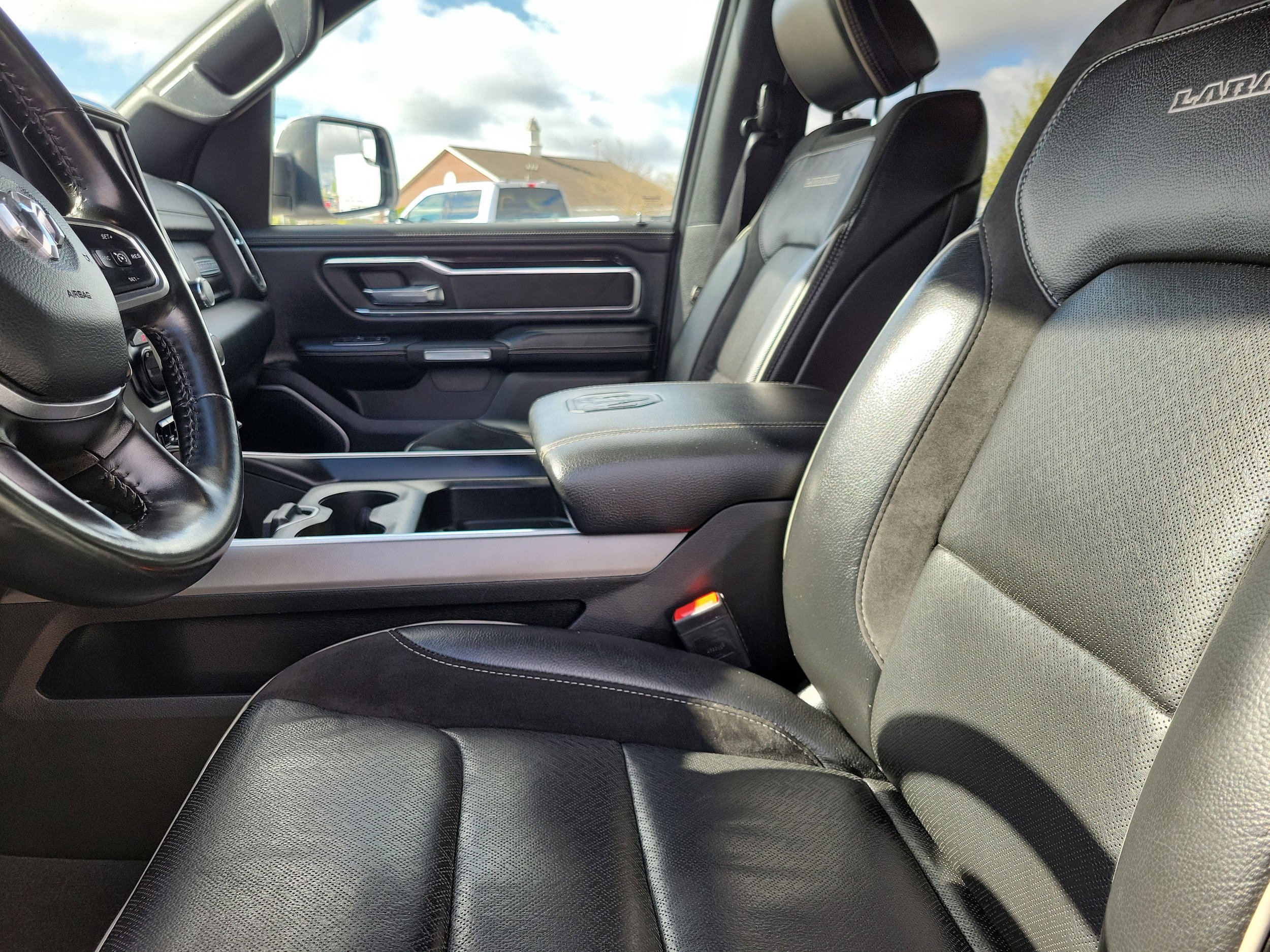 Used 2021 RAM 1500 Laramie w/ Sport Appearance Package AWD/4WD image 20